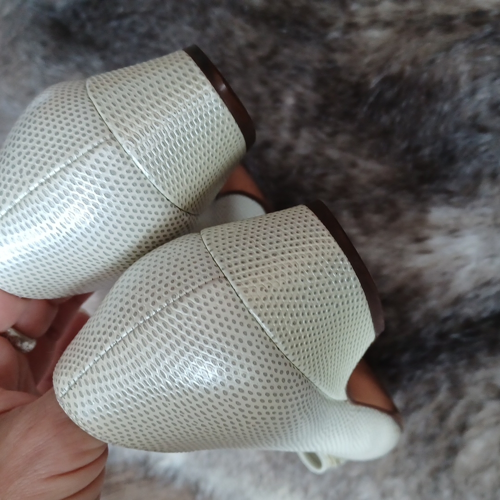 Salvatore Ferragamo Gray and Cream Flats - Picture 5 of 16